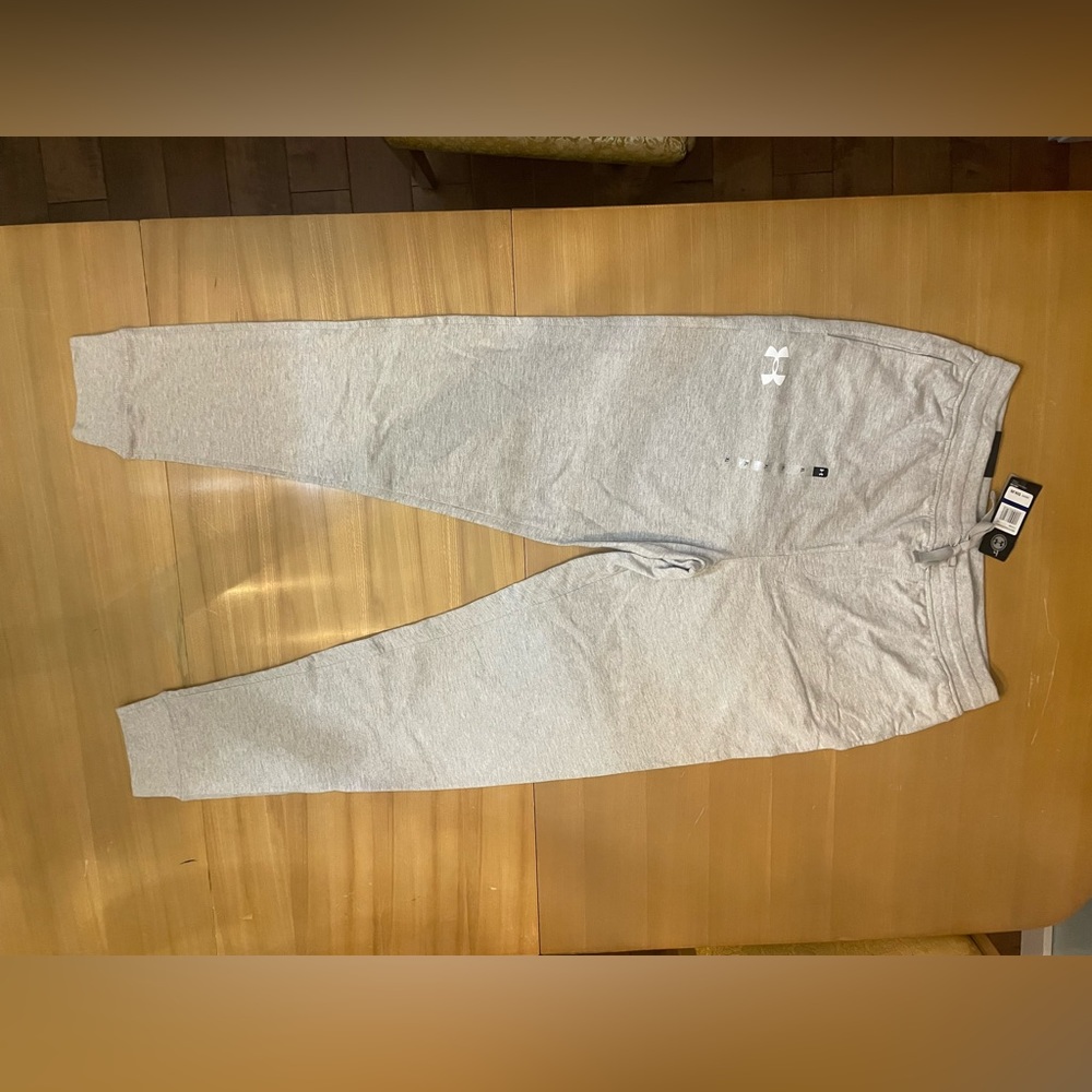 Under Armour men’s joggers with drawstring and pockets NWT